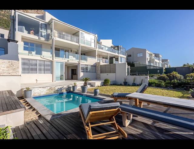 4 BEDROOM TOWNHOUSE FOR SALE IN MUIZENBERG